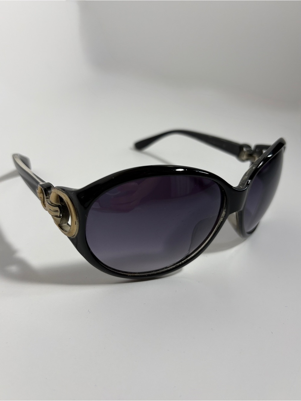 SUISSE DESIGNS Black Oversized Sunglasses Interlocking Hinge